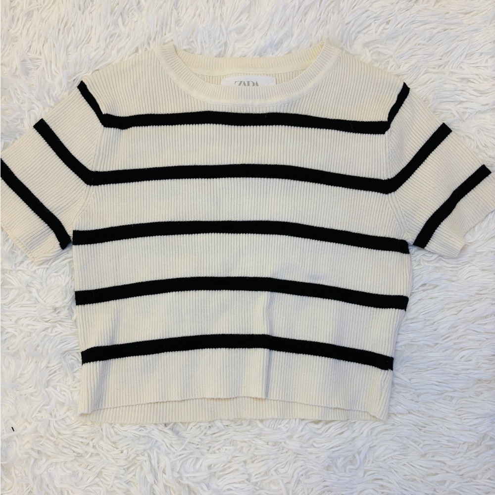 Zara Black and Cream Striped Crop Knit Top